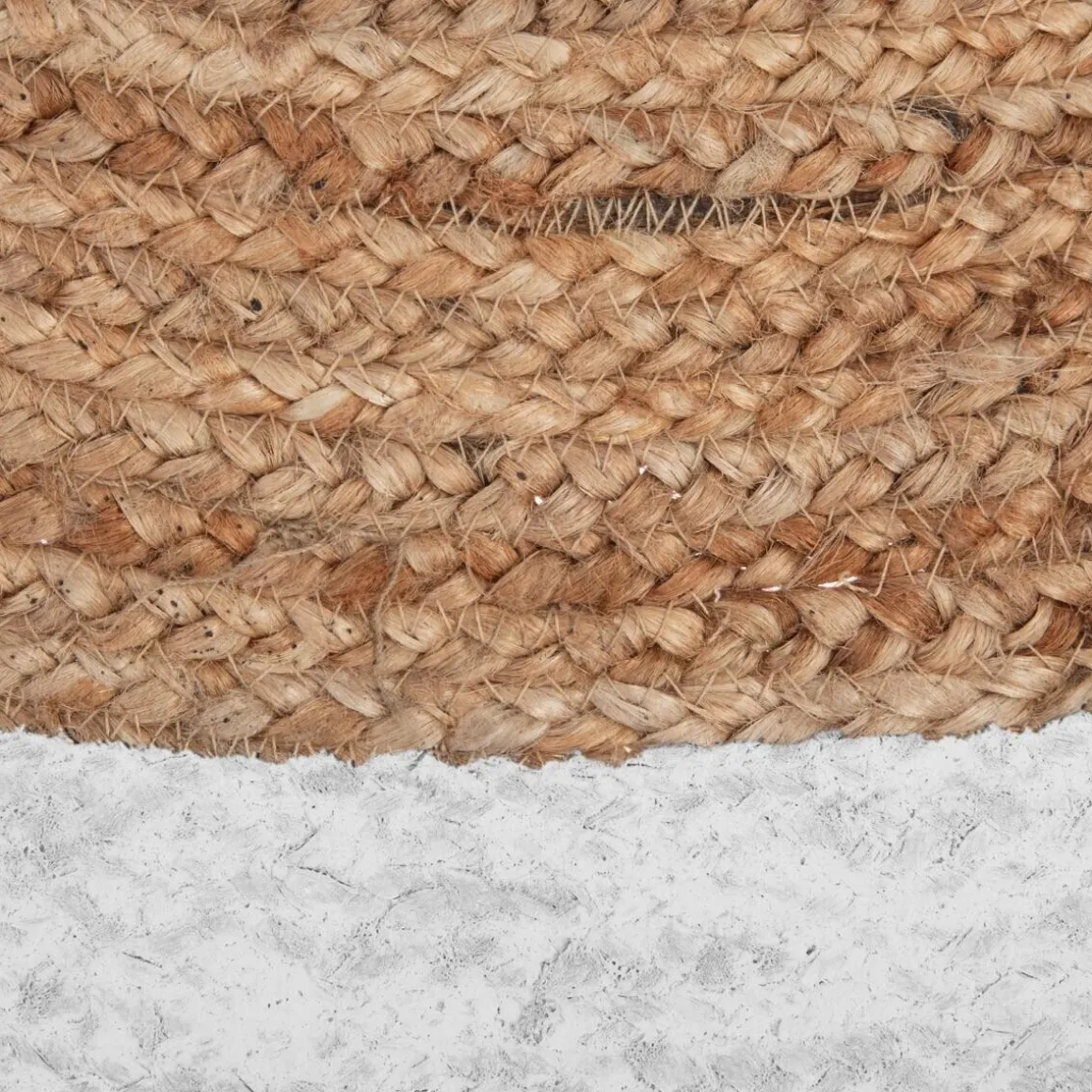 Tapis en jute bord blanc