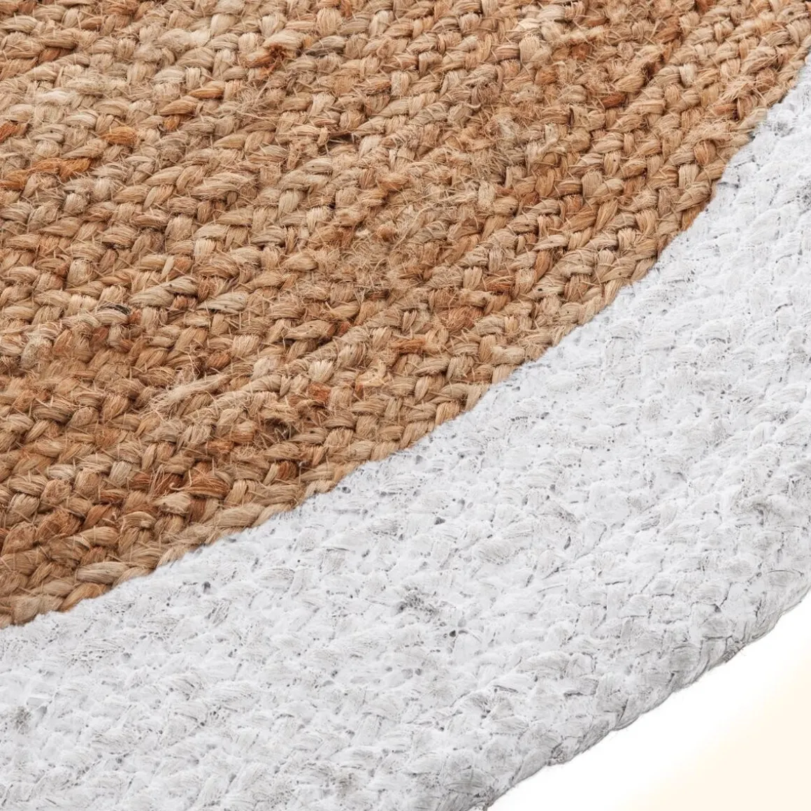 Tapis en jute bord blanc