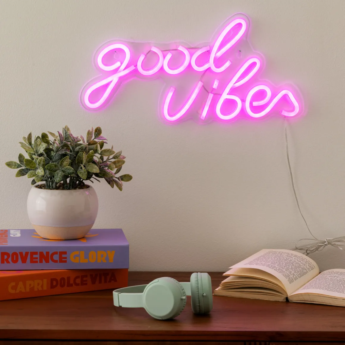 Tube néon mural LED "Good Vibes"